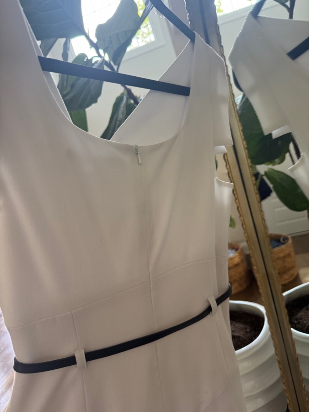 Black Halo designer: White V-Neck Sleeveless Sheath Dress - Picture 5 of 5